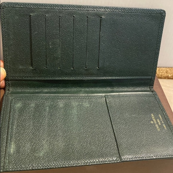 SOLDAuthentic Louis Vuitton Taiga Checkbook Holder - Picture 5 of 12